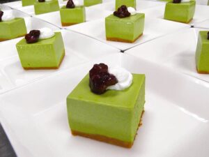 手作りおやつ「抹茶のレアチーズケーキ」